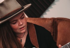 Melbourne Guitar Show Special: Minnie Marks