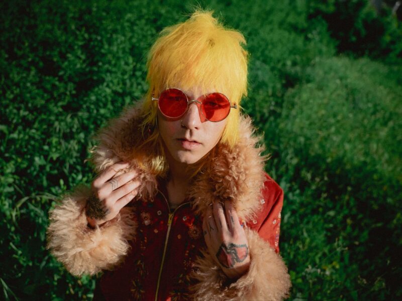 News: Brake: Russell Crowe Collaborator & Alternative Pop Provocateur Signs With Better Noise Music. New Single “swingin” Out Now