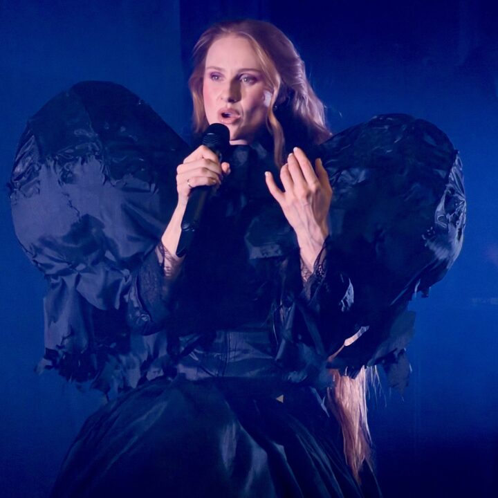 LIVE REVIEW: VERA BLUE