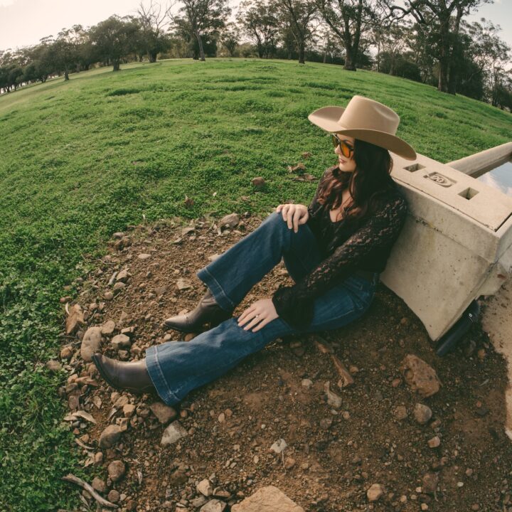 TAYLOR MOSS RETURNS WITH ‘GRAVESTONE’, A SWAMPY COUNTRY ANTHEM ABOUT LIVING ALL IN