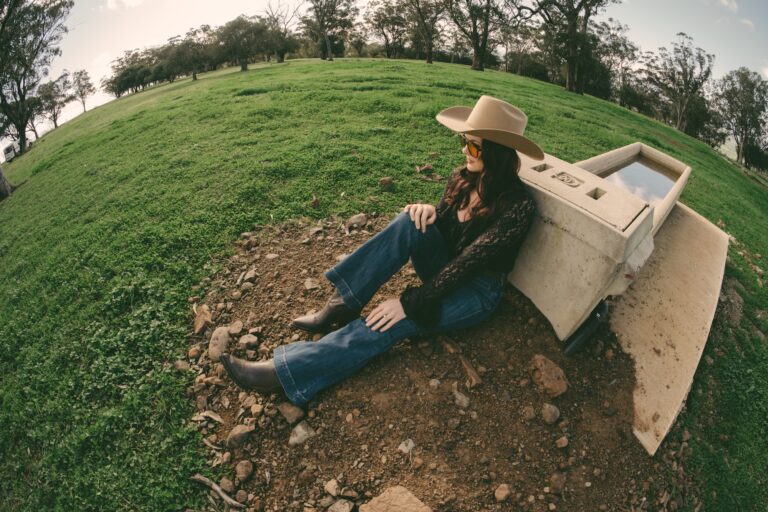 TAYLOR MOSS RETURNS WITH ‘GRAVESTONE’, A SWAMPY COUNTRY ANTHEM ABOUT LIVING ALL IN