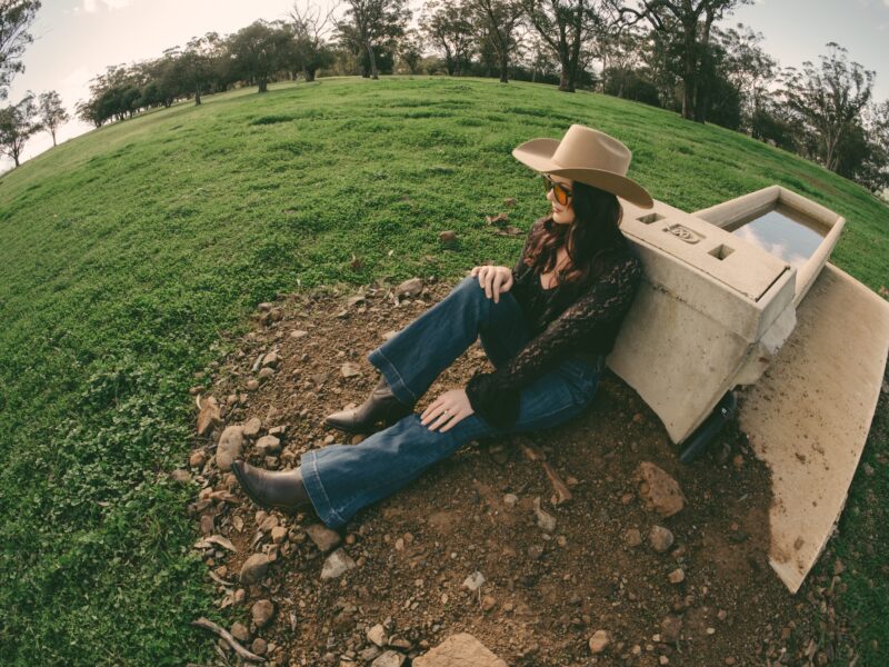 TAYLOR MOSS RETURNS WITH ‘GRAVESTONE’, A SWAMPY COUNTRY ANTHEM ABOUT LIVING ALL IN